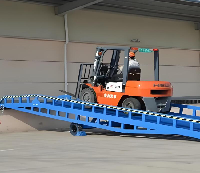 鸡冠移动式卸货平台（叉车用）